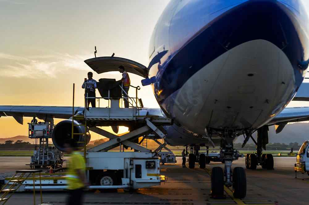 https://whitehawkcargo.com/wp-content/uploads/2015/09/shutterstock_150647810.jpg